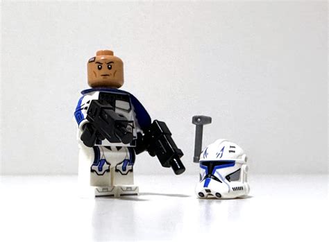 A closer look at LEGO UCS Venator’s exclusive Captain Rex and。